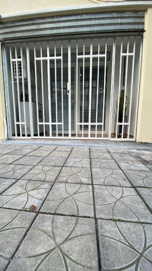 Kosta'S Home Tirana Bagian luar foto